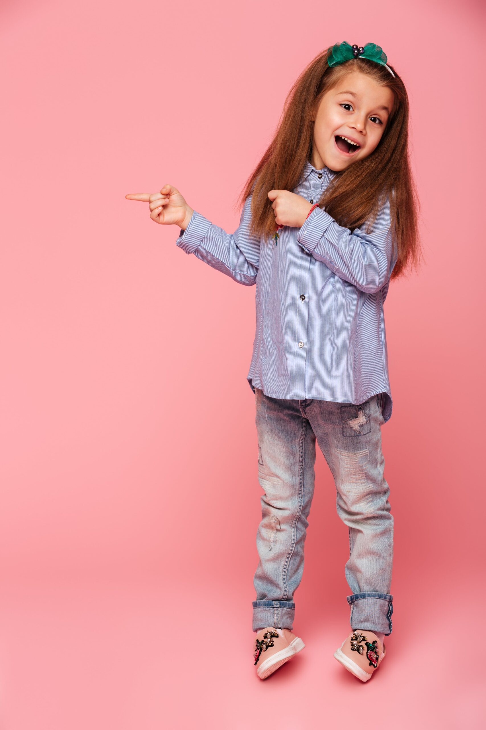 full-length-picture-funny-little-girl-gesturing-pointing-index-finger-copy-space-your-text-product-min (1)